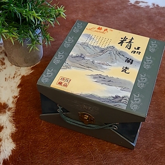 Chinese Mini Ceramic Teapot and Tea Cup Set in Box - Picture 2 of 9